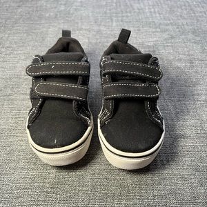 Black toddler sneakers size 5
